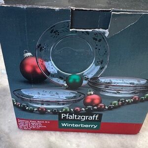 Pfaltzgraff Winterberry Festive Glass Plates Set